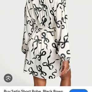 Brand New Elegant Black and White Satin Robe From Victoria Secret